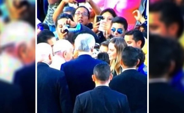 Belinda 'incomoda' al Papa en su viaje a Morelia