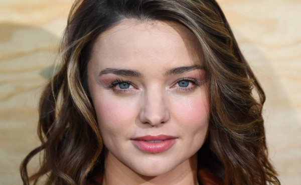 Miranda Kerr entrega 8,1 millones de dólares en joyas por corrupción