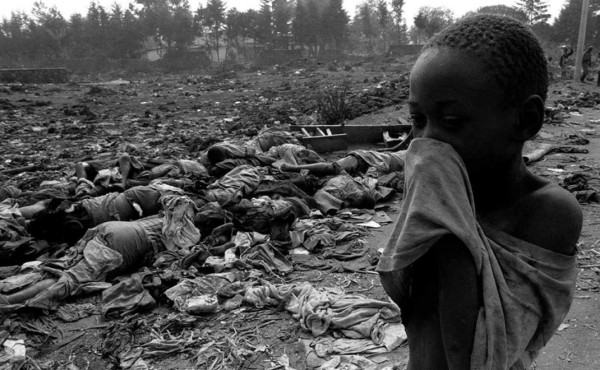 El Papa pide perdón por papel de la Iglesia en el genocidio en Ruanda
