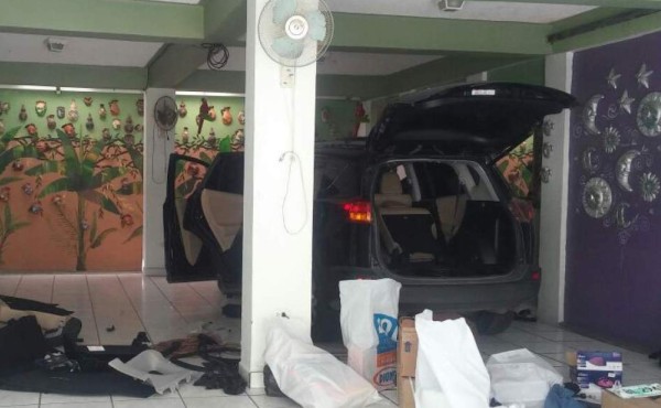 Policía recupera camioneta de lujo con reporte de robo en San Pedro Sula