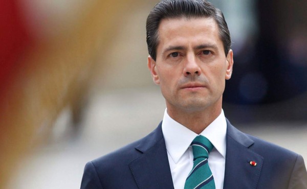 Peña Nieto, el presidente 'guapo' deja el poder entre escándalos