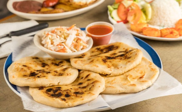 Pupusas de quesillo y chicharrón