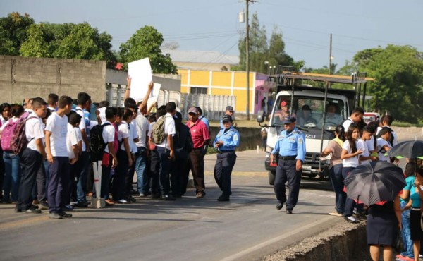 Estudiantes protestan y se toman el instituto Micheletti en El Progreso