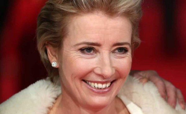 Emma Thompson sale en defensa de camarero suspendido por pedirle selfie