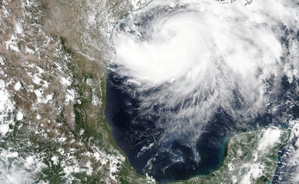 Hanna avanza como huracán a Texas y la tormenta Gonzalo está rumbo a Trinidad