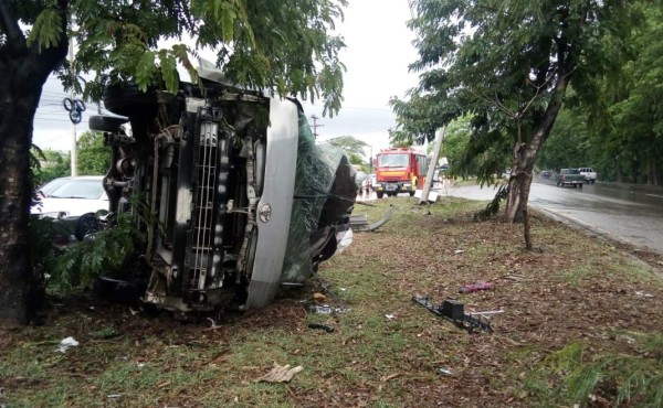 Siete heridos deja aparatoso accidente de bus rapidito en Villanueva  