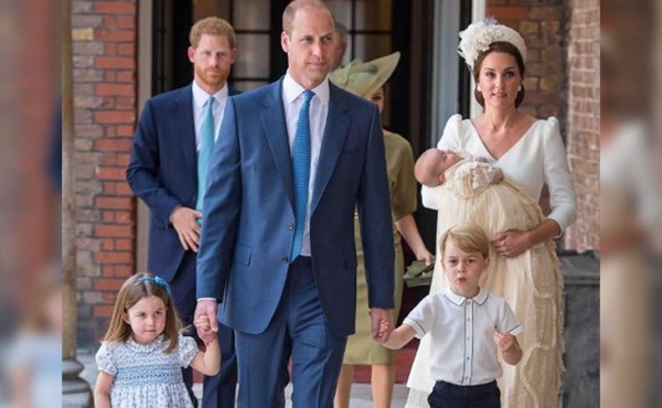 El príncipe Louis, hijo de los duques de Cambridge, es bautizado en Londres