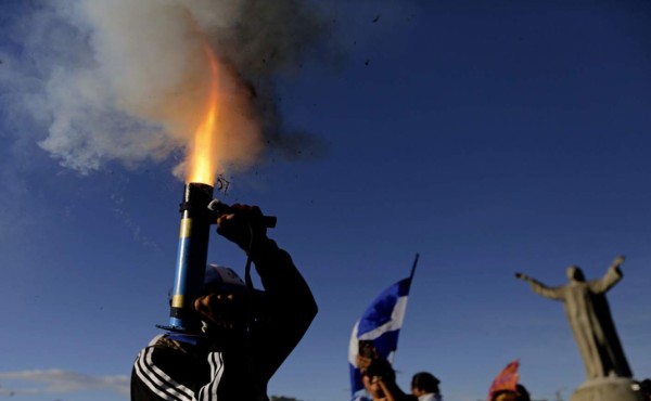 Sacerdotes entre las balas de la represión en Nicaragua