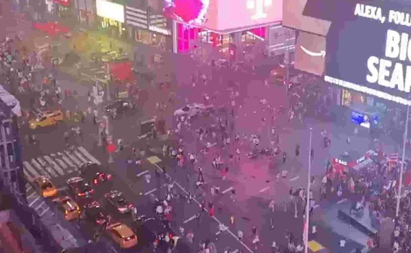 Video: Nueve heridos por estampida en Times Square al confundir ruidos con tiroteo