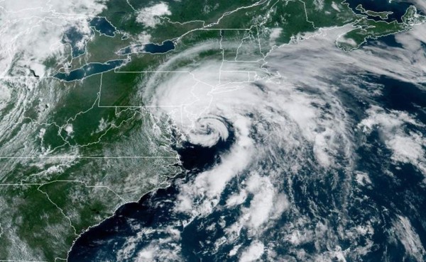 Tormenta tropical Fay tocará tierra en los Estados Unidos hoy o mañana