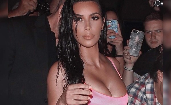 Critican a Kim Kardashian por atuendo