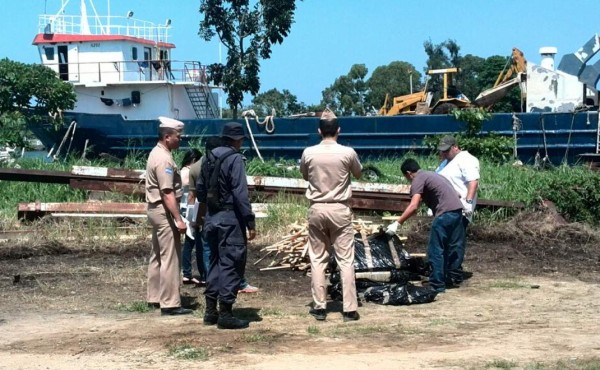 Incineran regletas con pasta para elaborar cocaína en Puerto Cortés