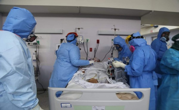 Hay 77 pacientes internos en salas de COVID-19 solo en el Leonardo Martínez