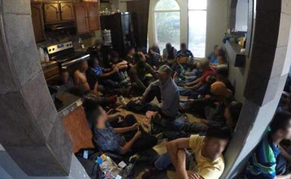 Encuentran a 62 inmigrantes hacinados en casa de Nuevo Laredo