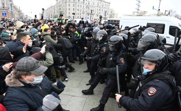 Unos 3,500 detenidos en Rusia en protestas en apoyo al opositor Navalni