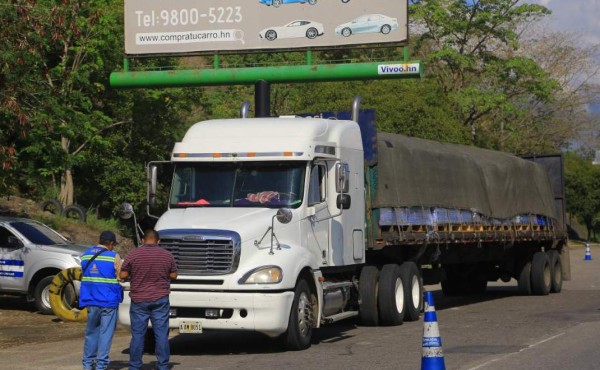 Autorizan circulación de transporte de carga y agua en Tegucigalpa  