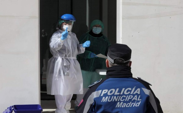 España reporta 769 muertos por coronavirus en un día y ya suma 4,858