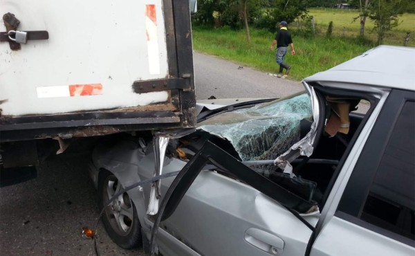 Un herido deja fuerte choque entre turismo y camión en Quimistán