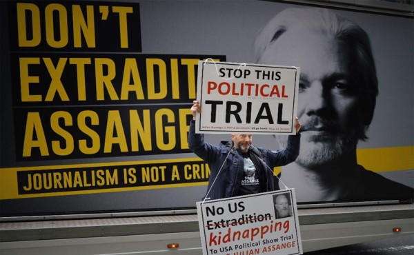 Juicio de extradición de Assange, interrumpido debido al COVID-19