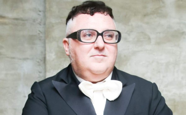 Diseñador Alber Elbaz regresa a la moda