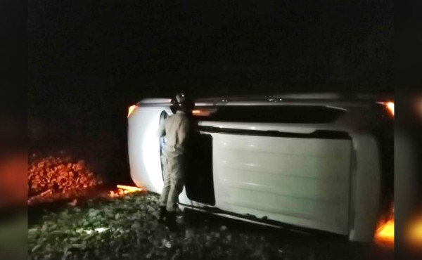 Conductor de vehiculo muere al caer abajo de un puente en La Ceiba