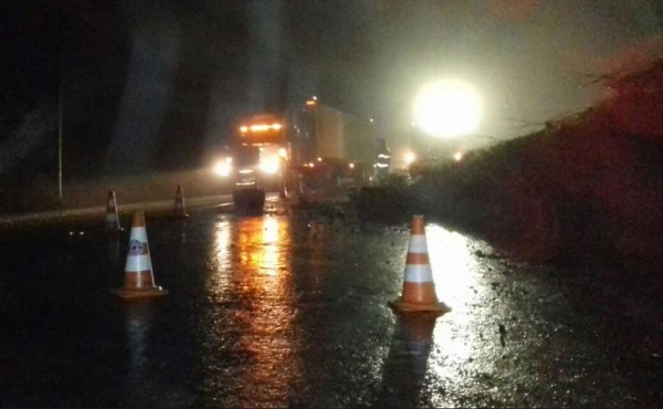 Derrumbe en La Moramulca bloquea carretera al sur de Honduras