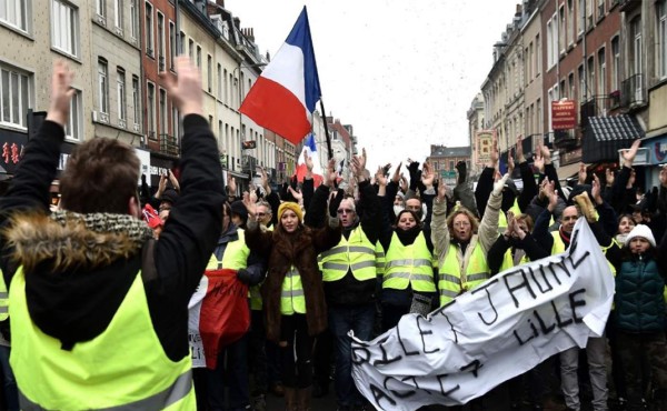 Prohíben a 'chalecos amarillos' manifestarse en Campos Elíseos de París