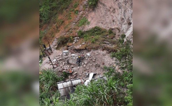 Mueren cinco miembros de una familia tras caerles alud de tierra en Ocotepeque