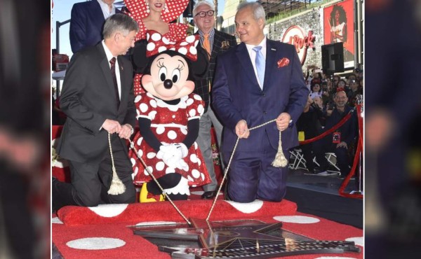 Minnie recibe su estrella en el paseo de la fama