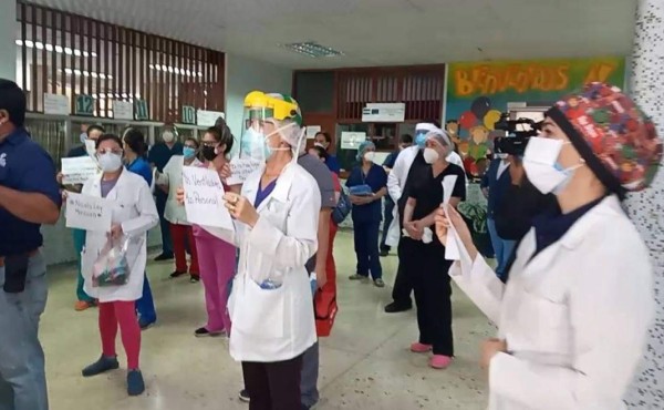 Médicos del Hospital Escuela piden informe sobre destitución del director Osmin Tovar