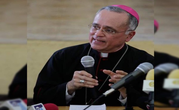 Obispo de Nicaragua denuncia plan para matarlo y deja el país