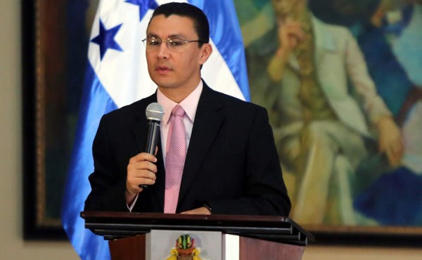 'No ha habido lanzamiento del Presidente”: Ebal Díaz