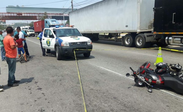 Una mujer muere en accidente entre un camión y una moto en la López Arellano