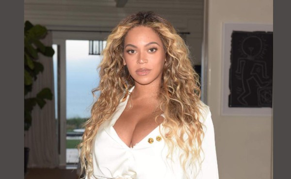 Beyoncé muestra su figura a un mes de dar a luz