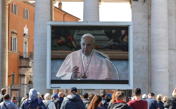 El papa expresa su 'cercanía' con enfermos de coronavirus en un mensaje por streaming