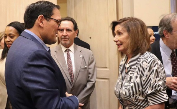 Lisandro Rosales se reúne con Nancy Pelosi en Tegucigalpa