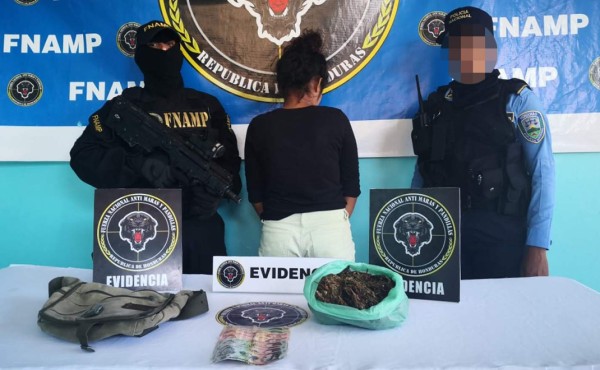 Fuerza Antimaras captura a supuesta vendedora de droga en La Ceiba