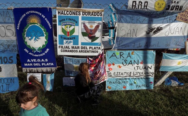 Homenajean con rezos a los tripulantes del submarino argentino desaparecido