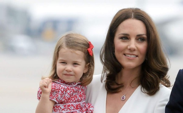 La princesa Charlotte celebra como hermana mayor su tercer cumpleaños