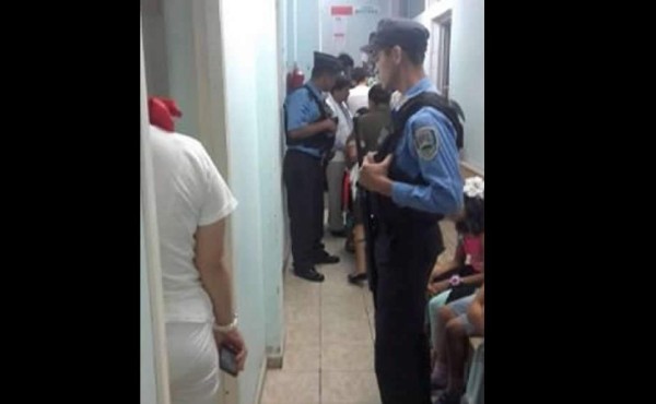 Hallan feto en baño de clínica del IHSS; la Policía cercó el área