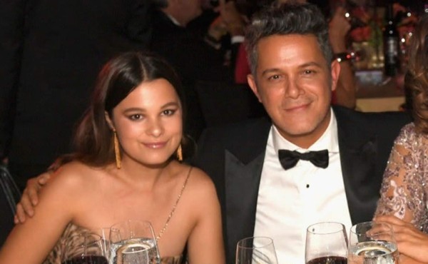 Alejandro Sanz y su hija Manuela en emotivo baile de graduación