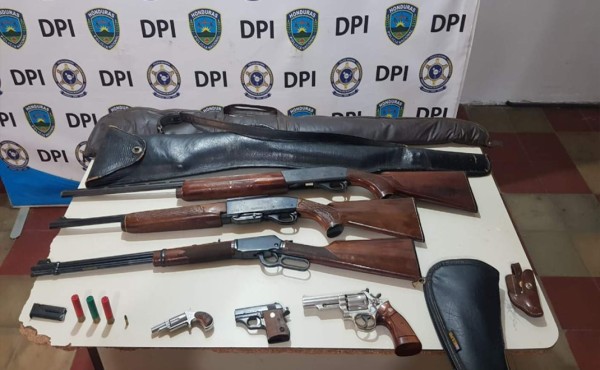 Arrestan a hombre en posesión de seis armas de fuego en Danlí