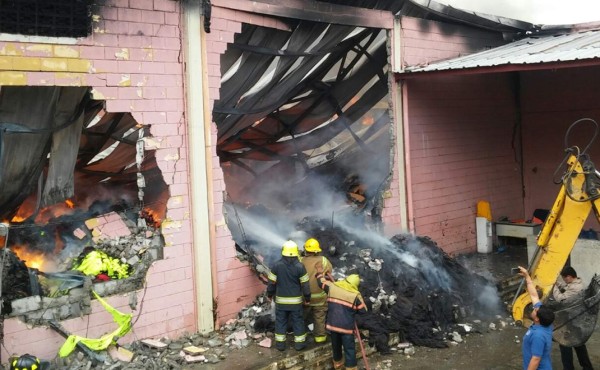 Incendio consume fábrica textil en Choloma, Cortés