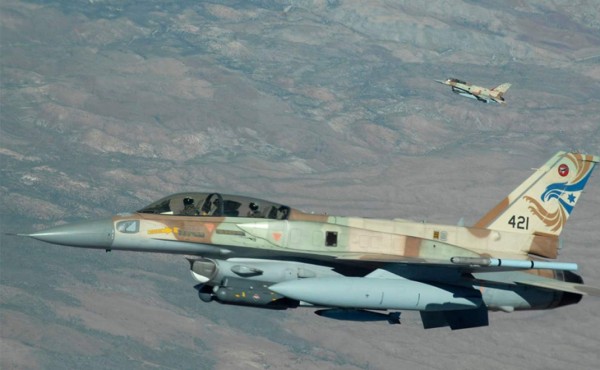 Tres muertos en bombardeo israelí contra compamento militar en Siria