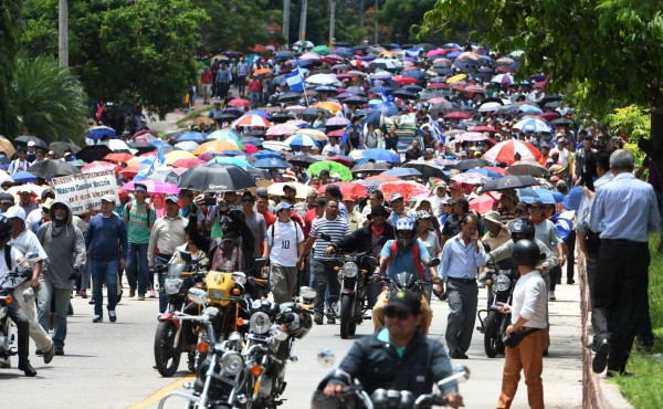 Médicos y maestros piden un facilitador extranjero para diálogo en Honduras