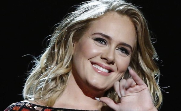Adele sigue presumiendo su increíble pérdida de peso