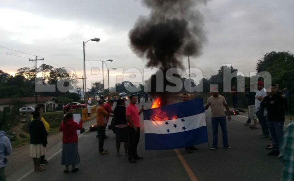 Protestan por apagones en El Progreso y Santa Rita, en Yoro
