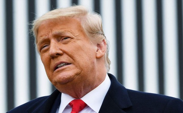 Trump cierra una lista de indultos en su último día completo en el poder