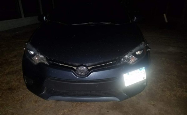 En Omoa investigan carro abandonado con un arma en su interior