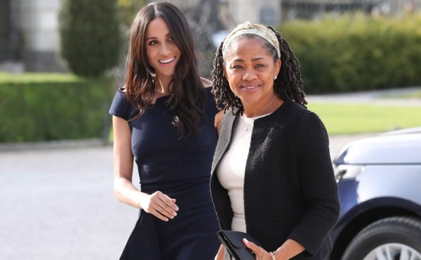 Madre de Meghan Markle conoce a la reina Isabel por primera vez